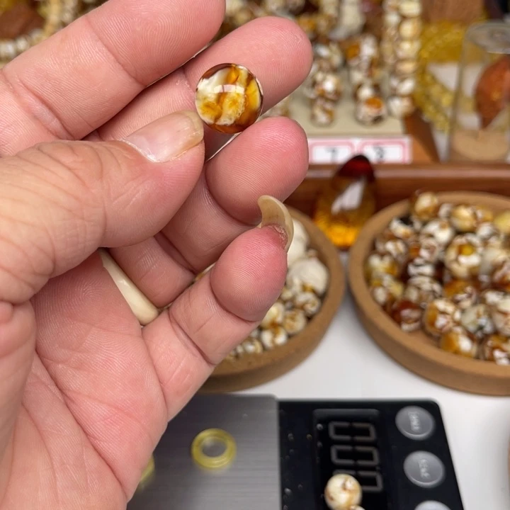 琥珀裸石未镶嵌19号