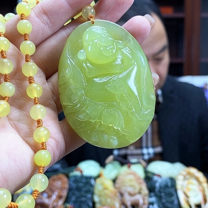 蛇纹石玉吊坠未镶嵌