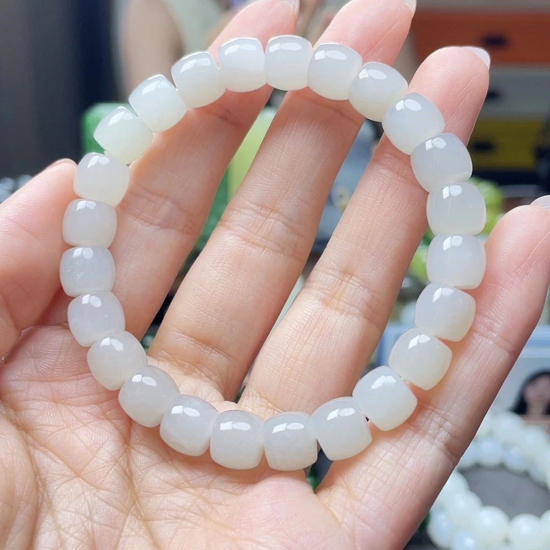 手链未镶嵌和田玉拍一发一，多样性发货，有瑕疵，介意勿拍