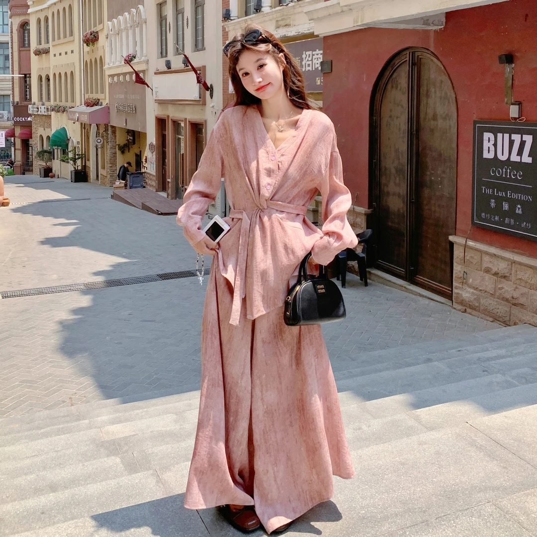 气质一整套ootd穿搭粉色扎染套装女早秋新款V领上衣阔腿裤两件套