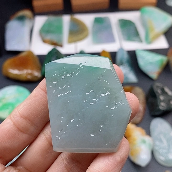 沙***。定制翡翠未镶嵌翡翠