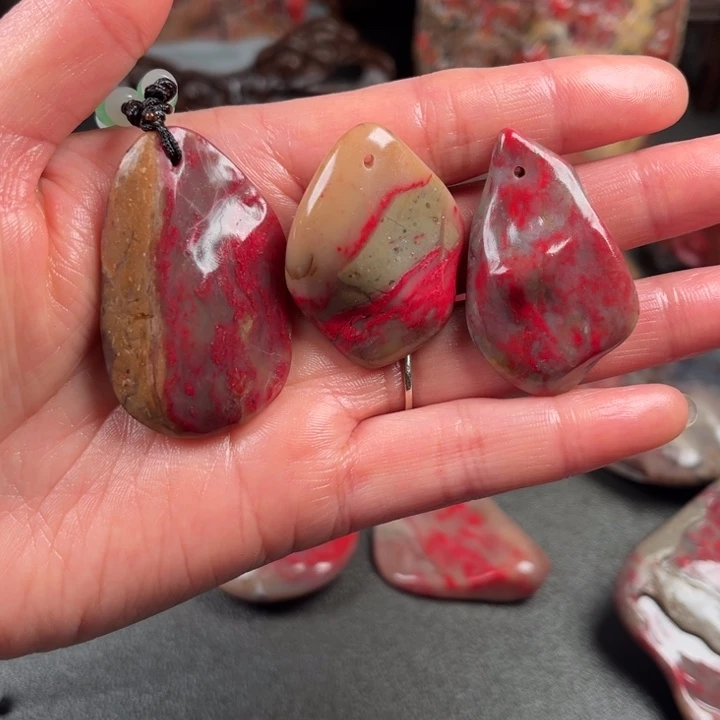 昌化鸡血石你***他昌化鸡血石原石挂件