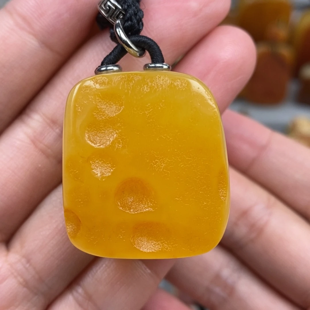 未镶嵌琥珀珠宝奇石