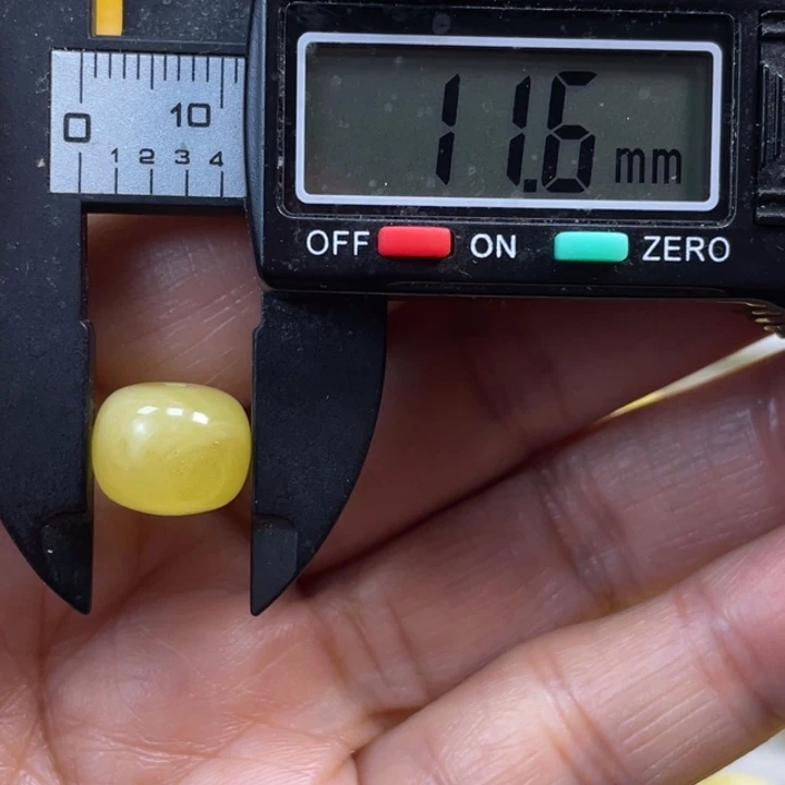 蜜蜡未镶嵌裸石7杂