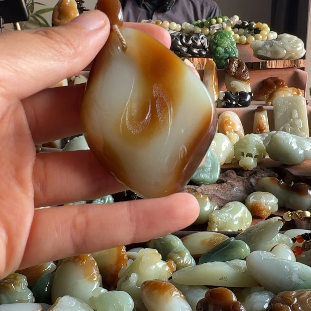 和田玉（糖玉）未镶嵌颈饰