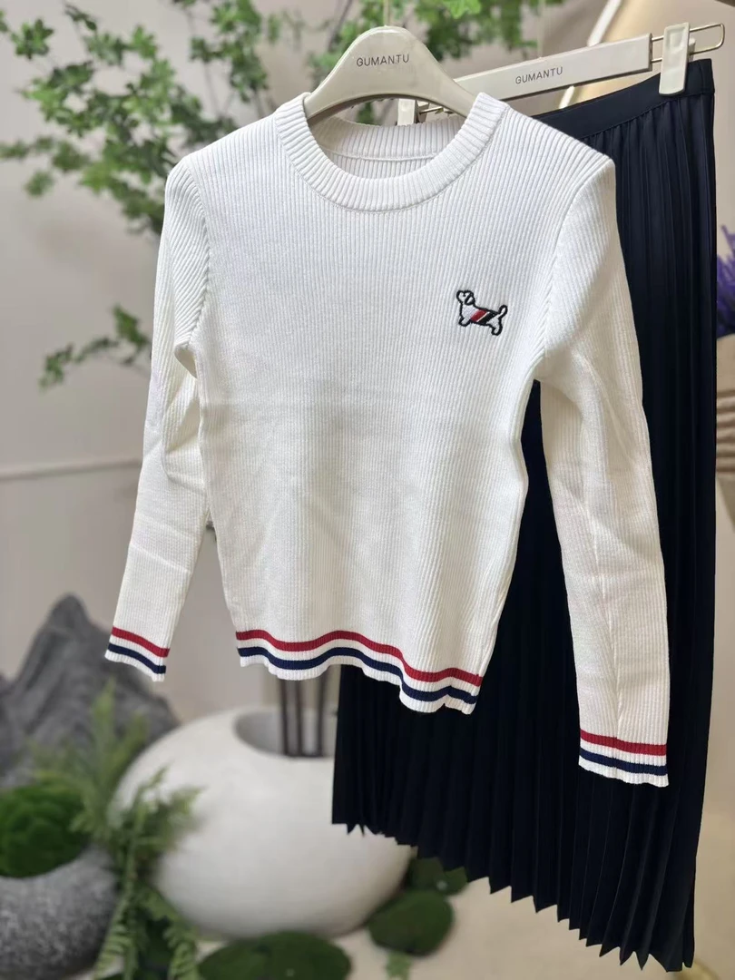 GK028白色小狗长袖圆领针织衫上衣