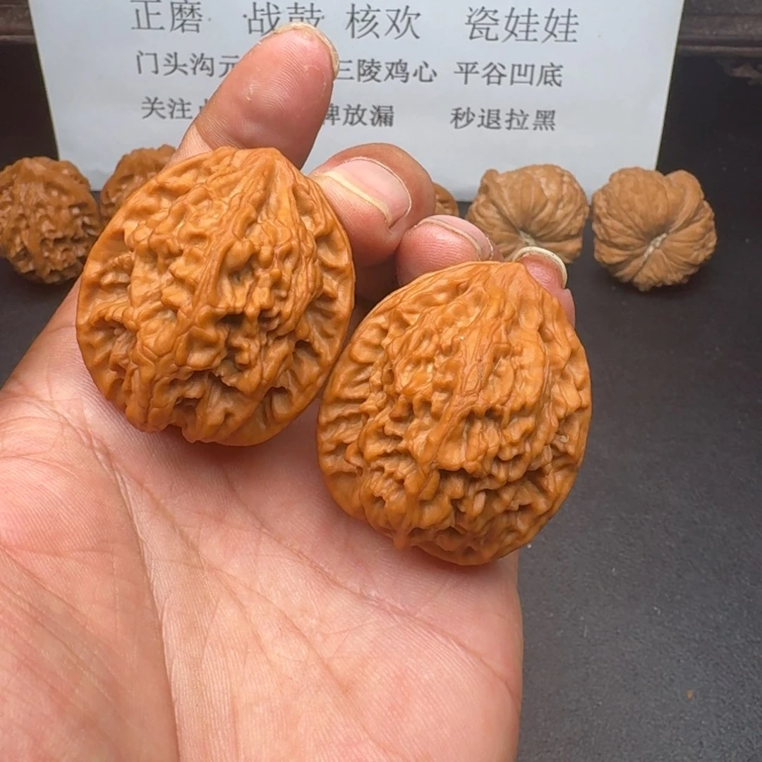 文玩核桃吊坠十三陵鸡心