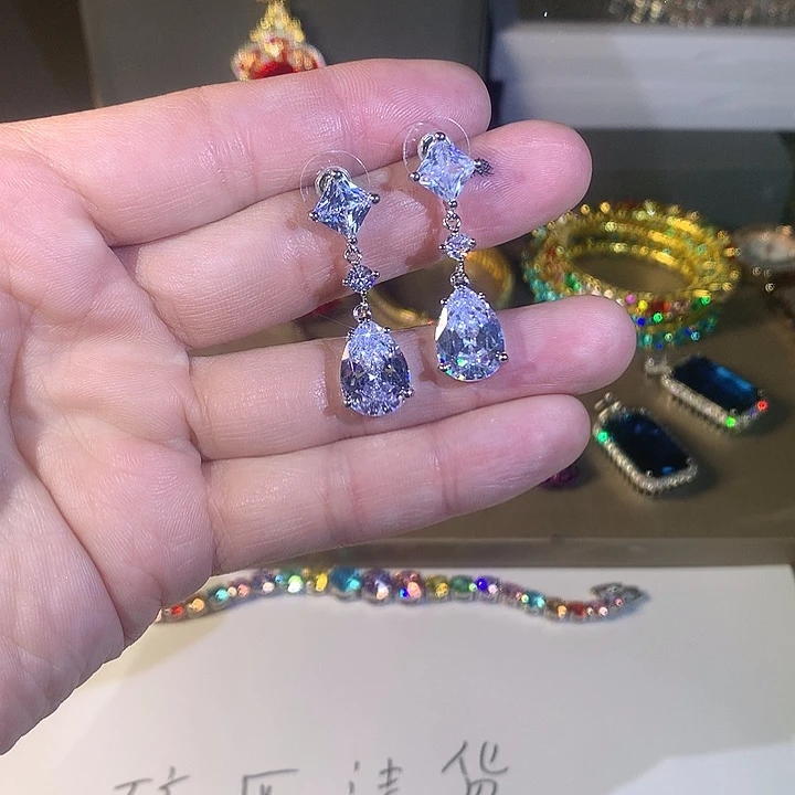 非金属32耳钉。