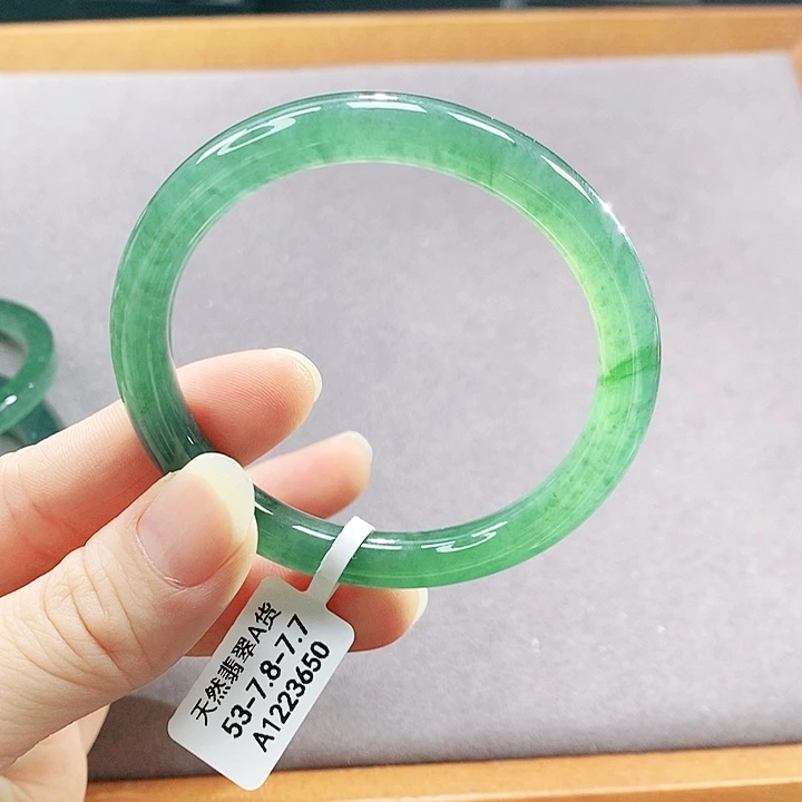 翡翠未镶嵌手镯（圆镯）