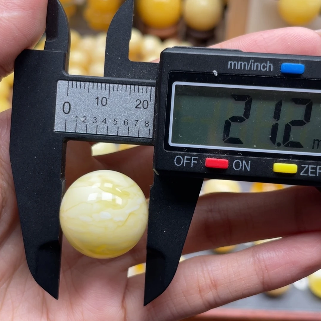 s***e未镶嵌琥珀珠宝奇石