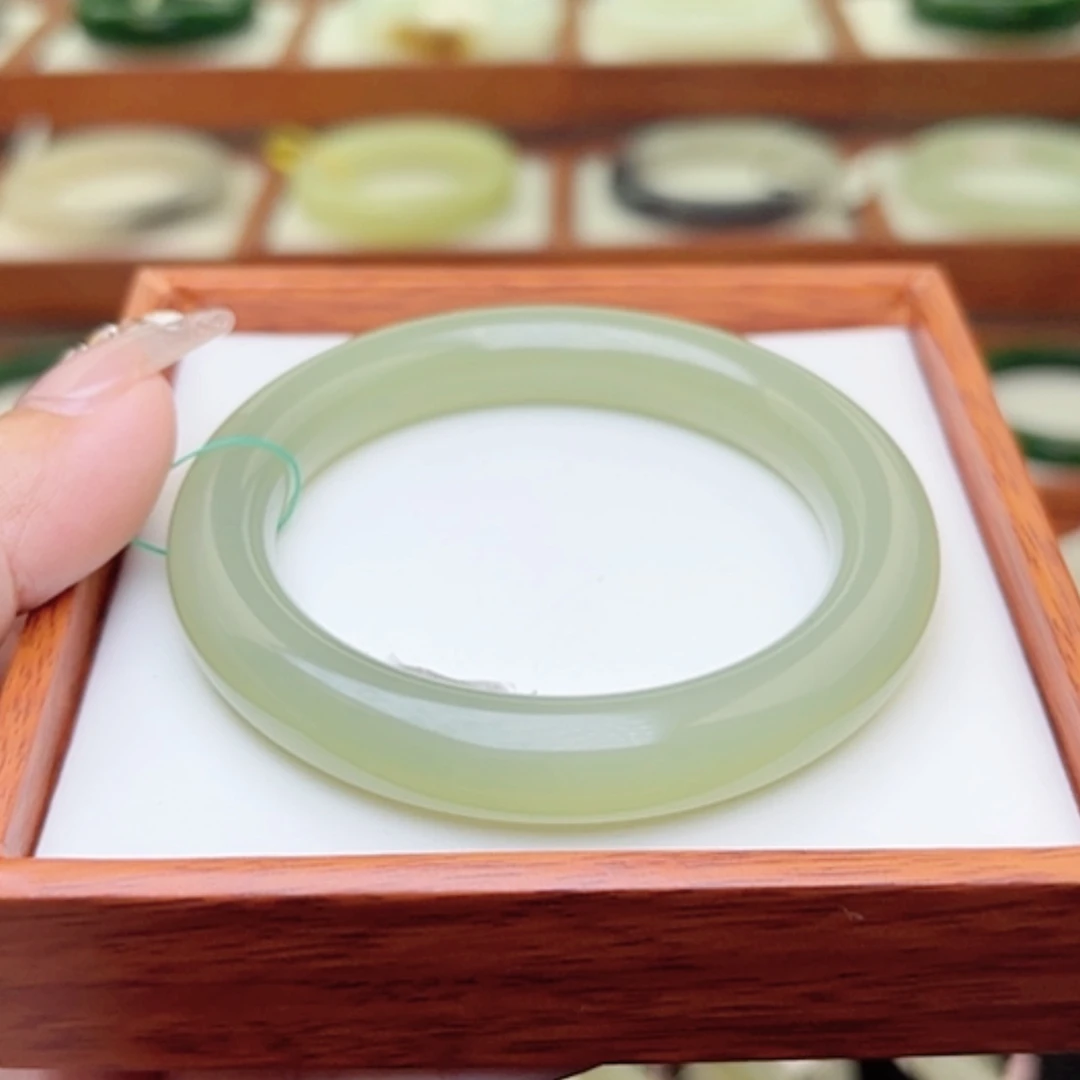 【闪购商品】和田玉手镯未镶嵌