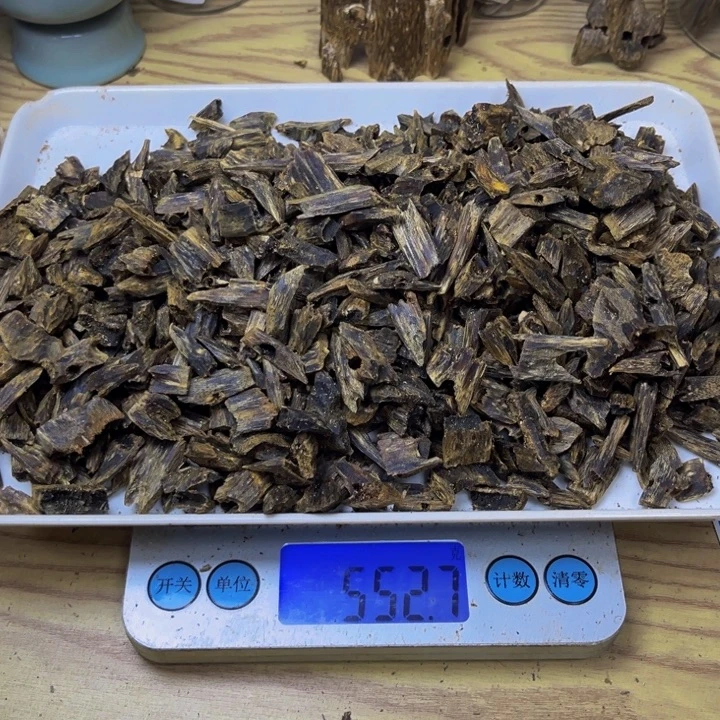 啊***对沉香沉香碎屑绿棋552 克。。。