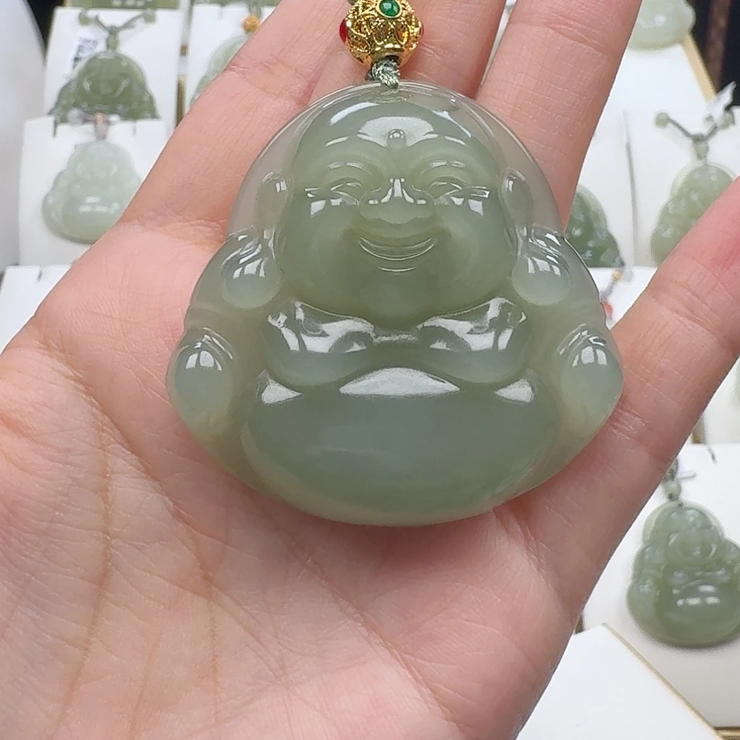 刘***莉和田玉未镶嵌颈饰