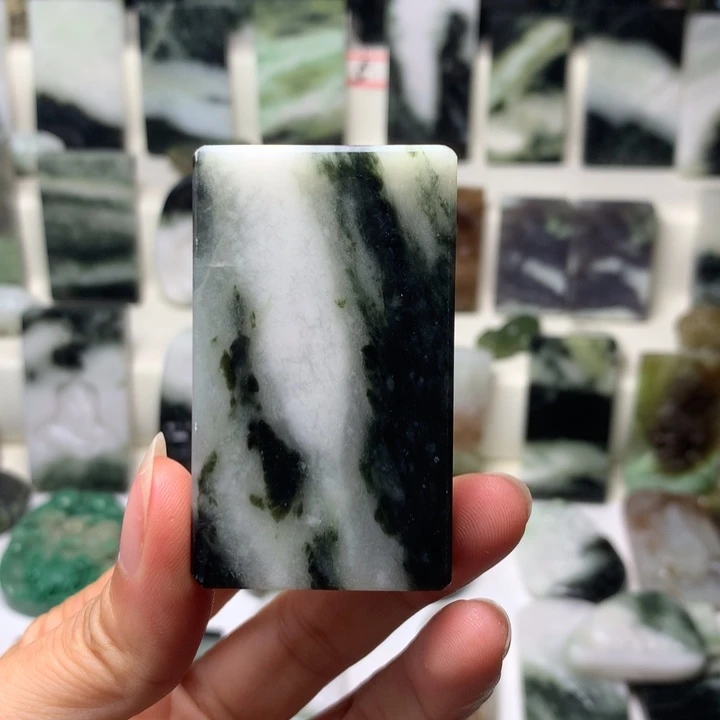 独山玉未镶嵌颈饰