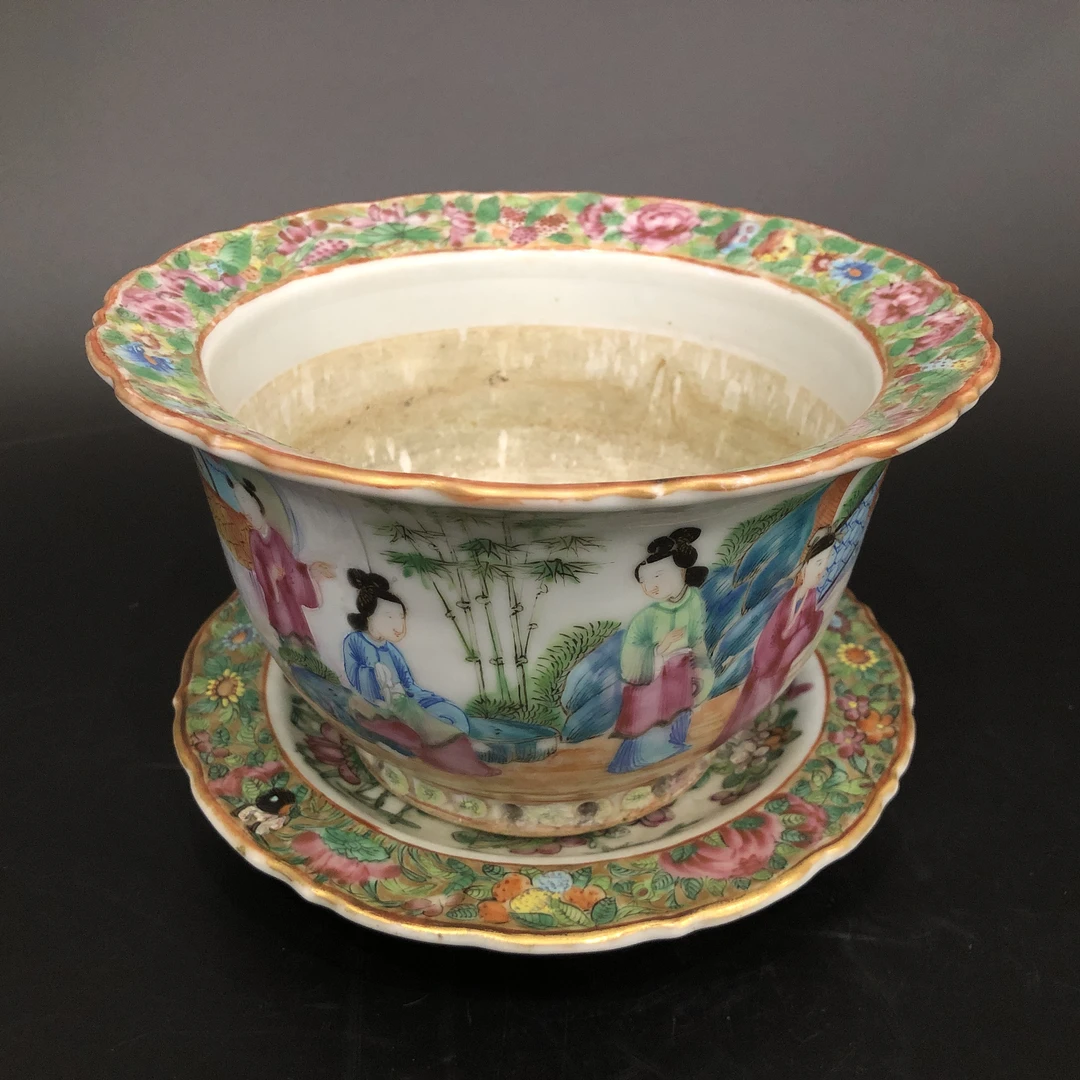 25090958清同治广彩人物故事葵口花盆 高13.3cm