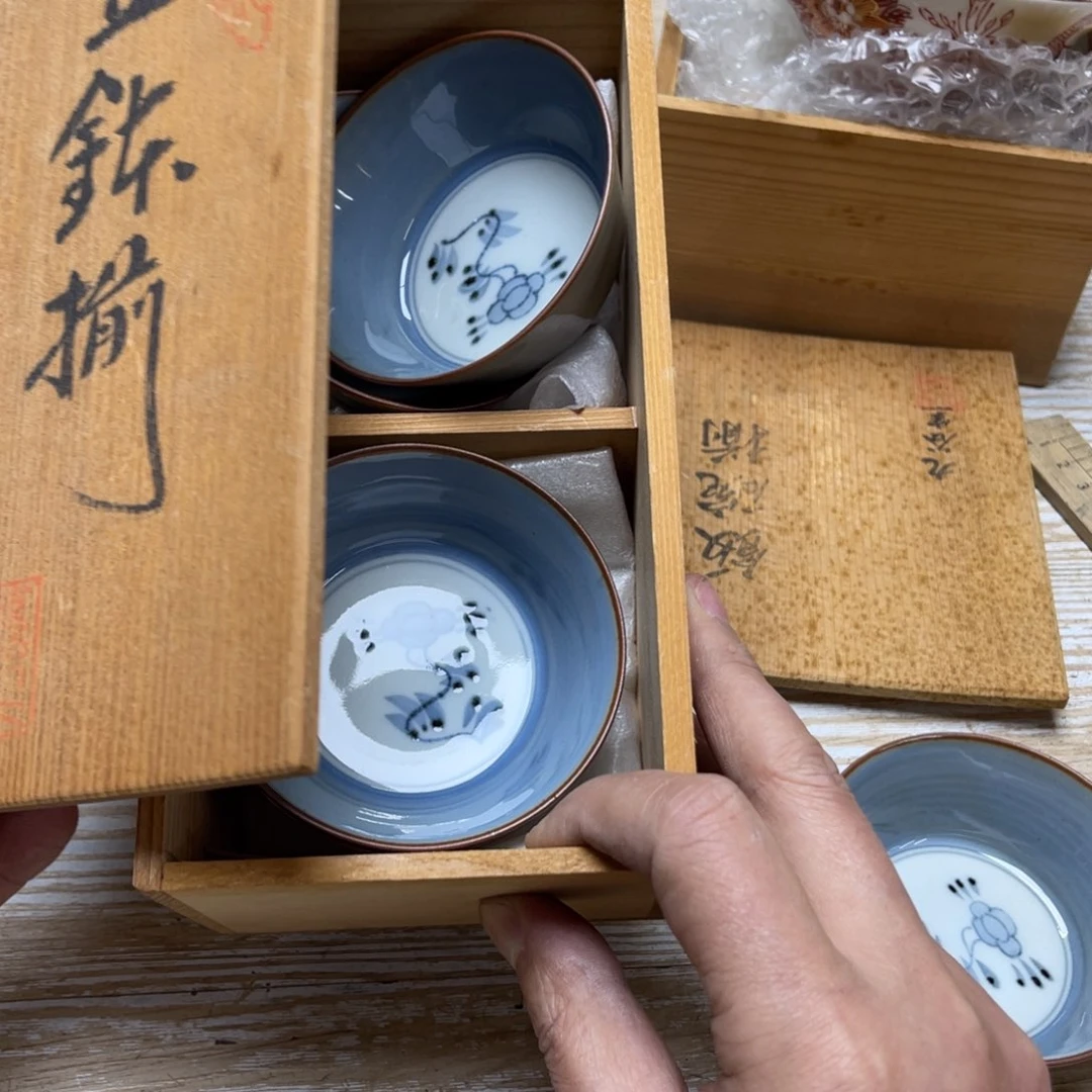 瓷片原***Y密密麻麻地排列着