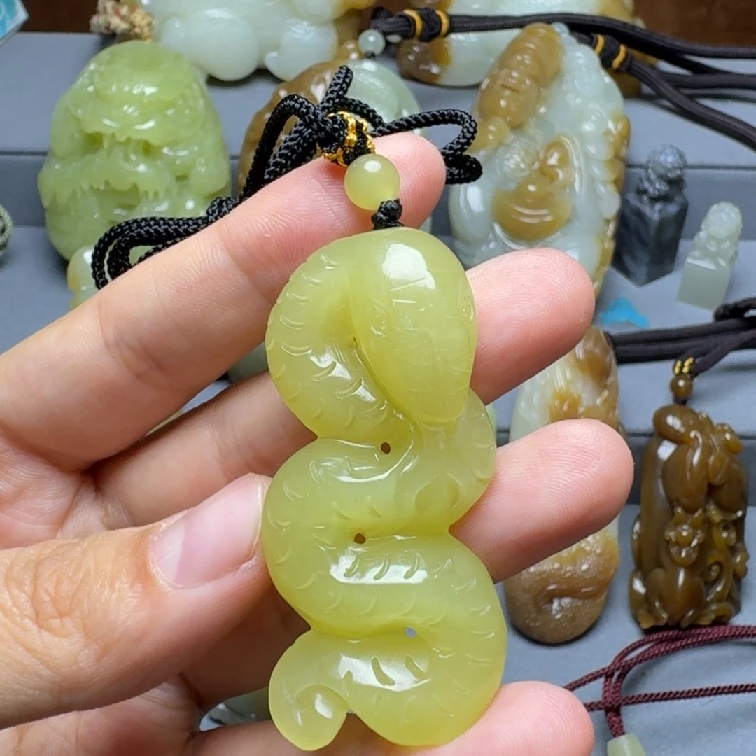 和田玉未镶嵌颈饰