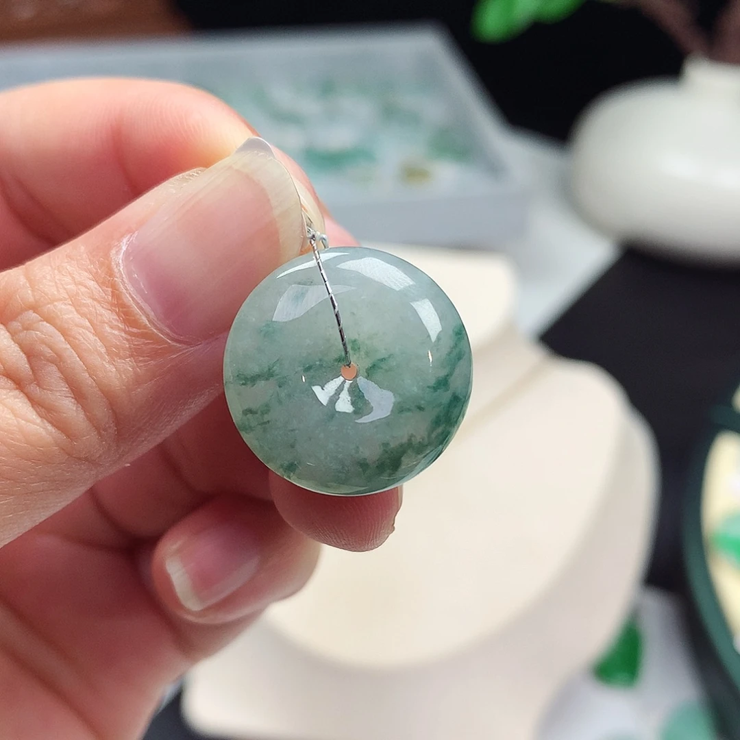 翡翠未镶嵌颈饰平安扣