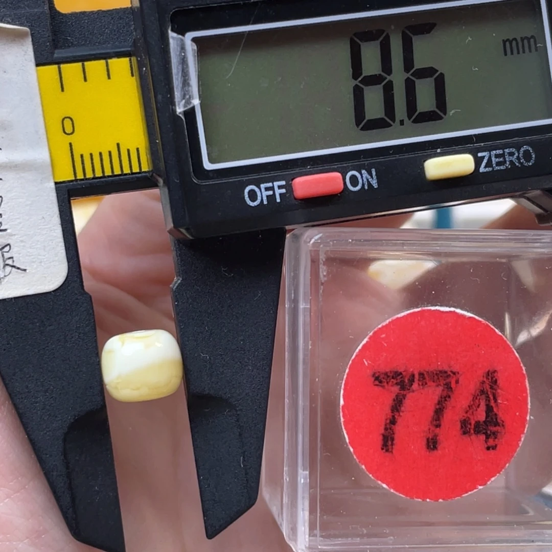 蜜蜡未镶嵌珠宝奇石