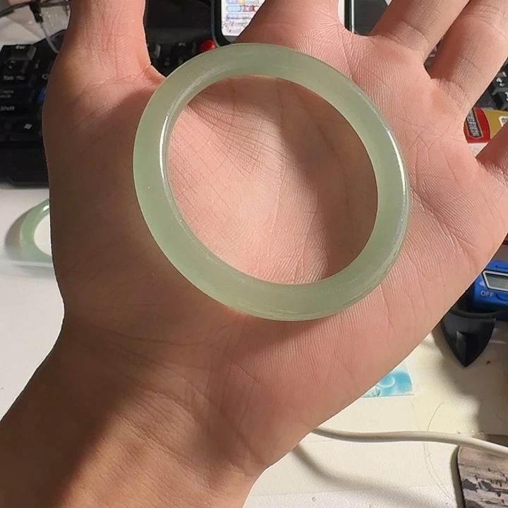 未镶嵌手镯石英质玉