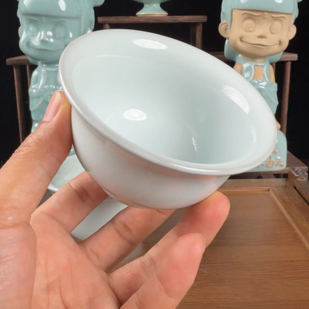 摆件汝瓷月白压手杯