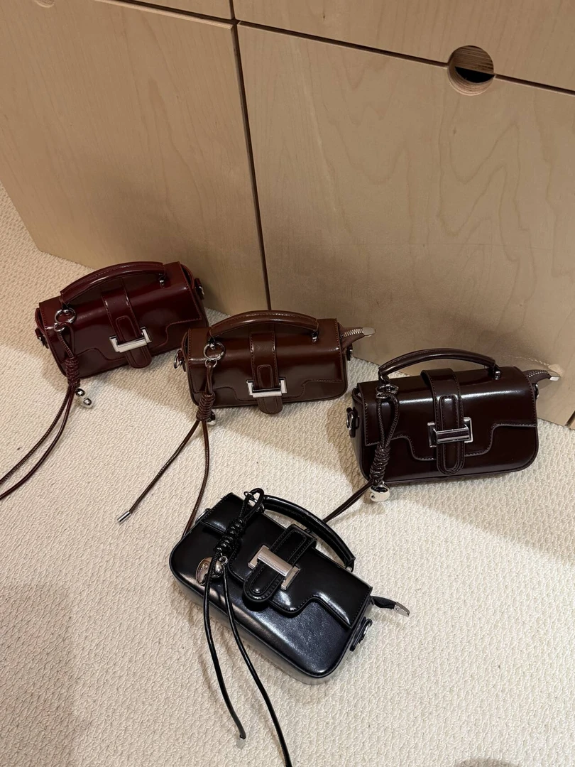 复古百搭秋冬休闲爆款斜挎高级质感手提小方包