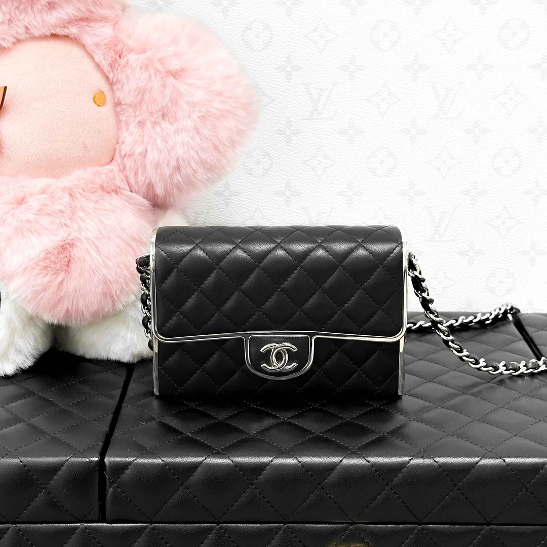 99新 Chanel/香奈儿 22A黑银金属硬盒晚宴包