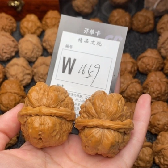 吊坠桃核猪****u我是第一百40
