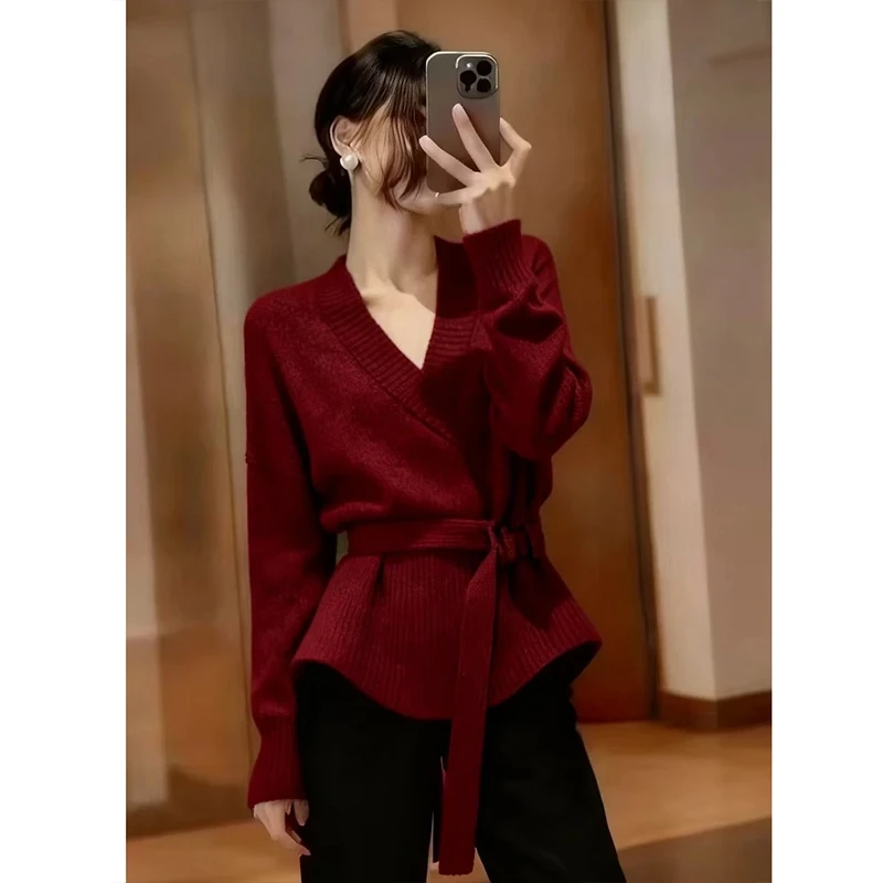 红色V领针织衫女秋冬慵懒风收腰显瘦高级感内搭打底毛衣长袖上衣