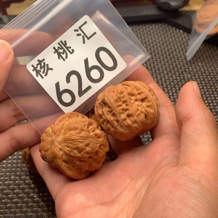 文玩核桃吊坠元宝