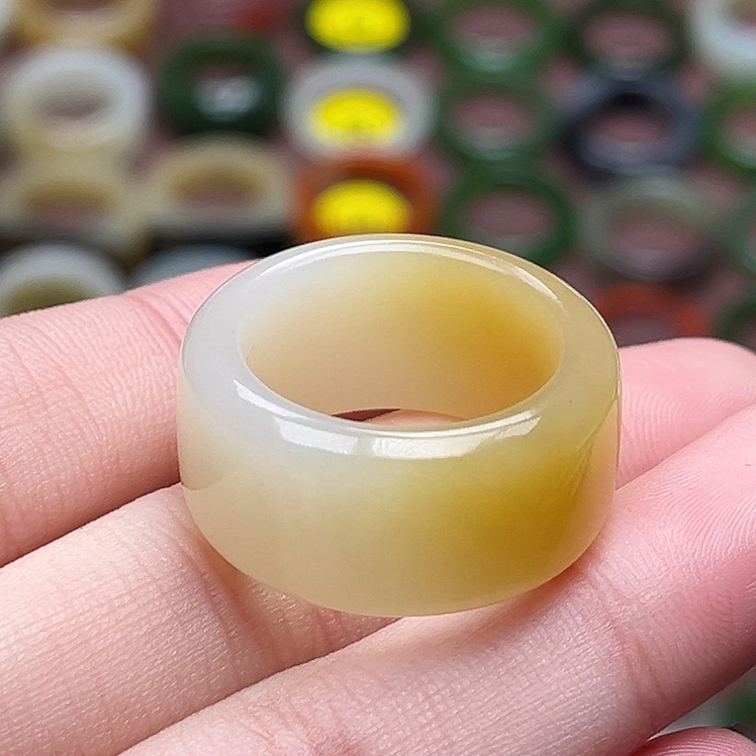 蔚***风和田玉未镶嵌戒指