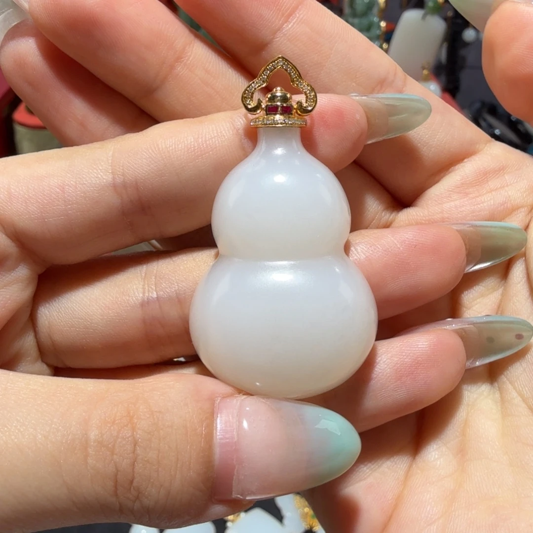 和田玉18K金镶嵌颈饰