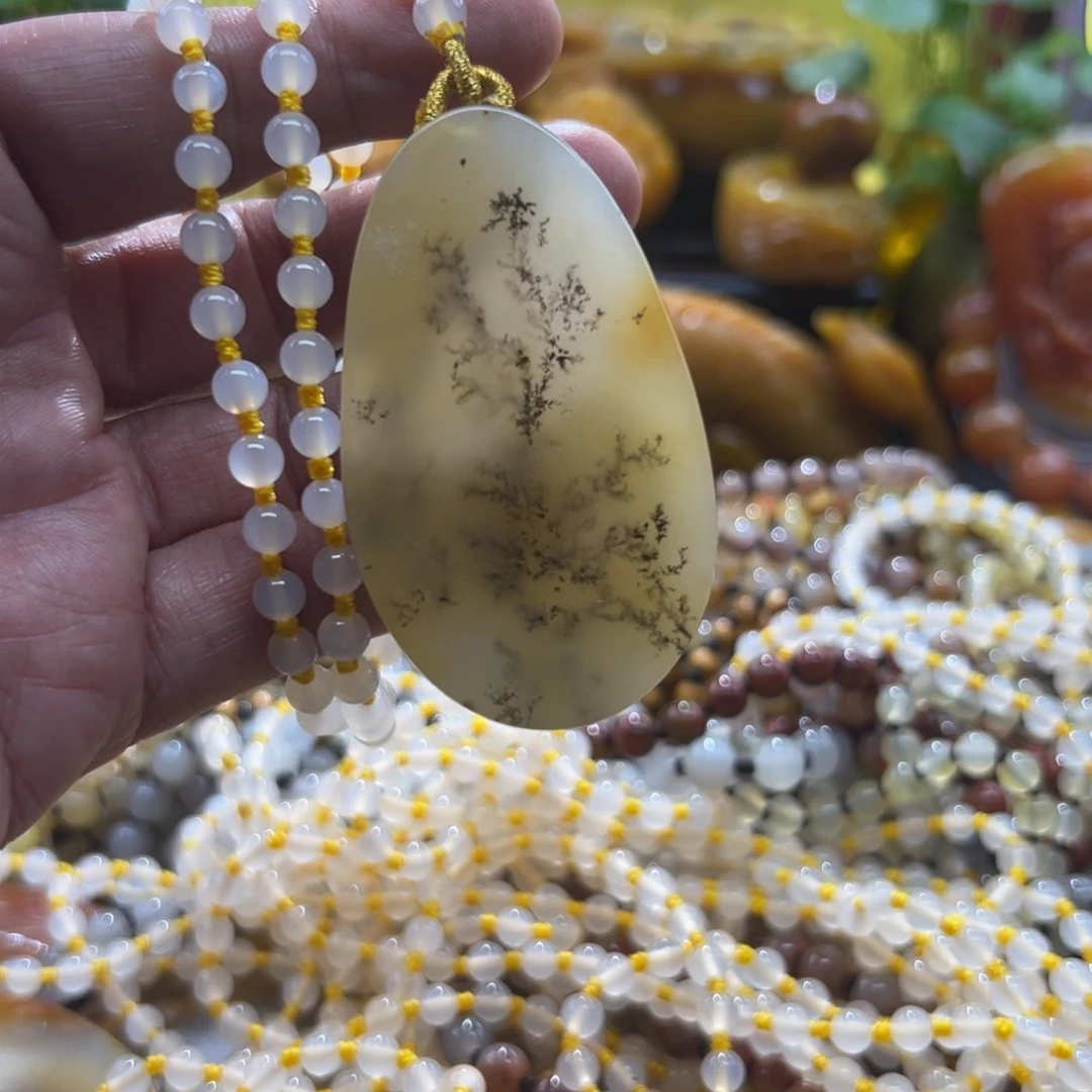 石英质玉未镶嵌颈饰