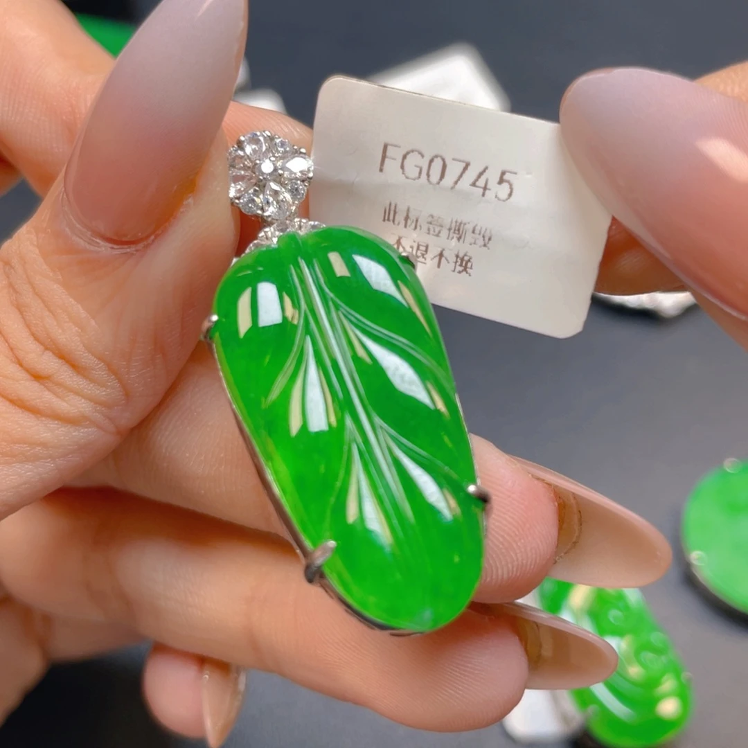 【闪购商品】颈饰银S925镶嵌翡翠翡翠