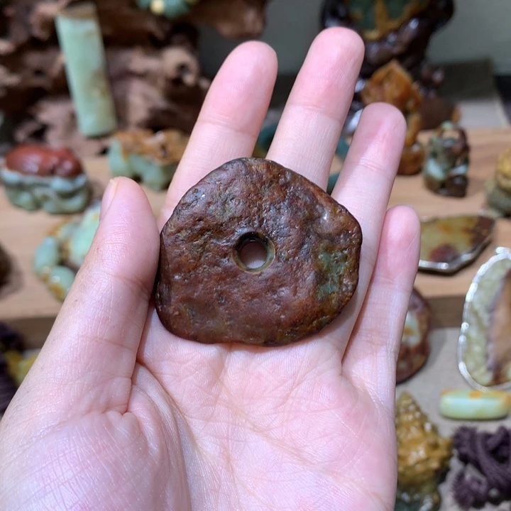 未镶嵌岫岩河磨玉（透闪石质玉）挂件