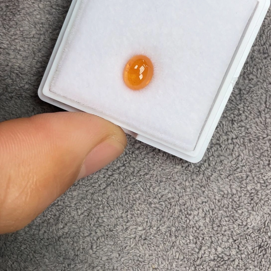 石榴石（芬达石）裸石未镶嵌2.73Ct。