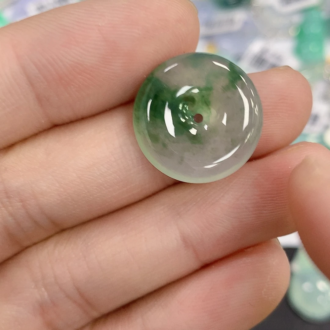 颈饰18K金镶嵌翡翠