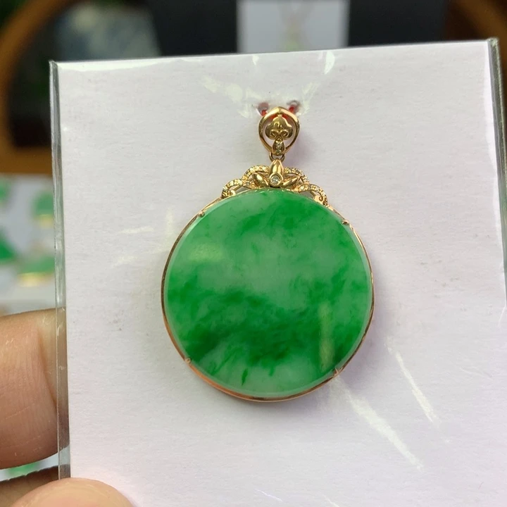 翡翠18K金镶嵌颈饰