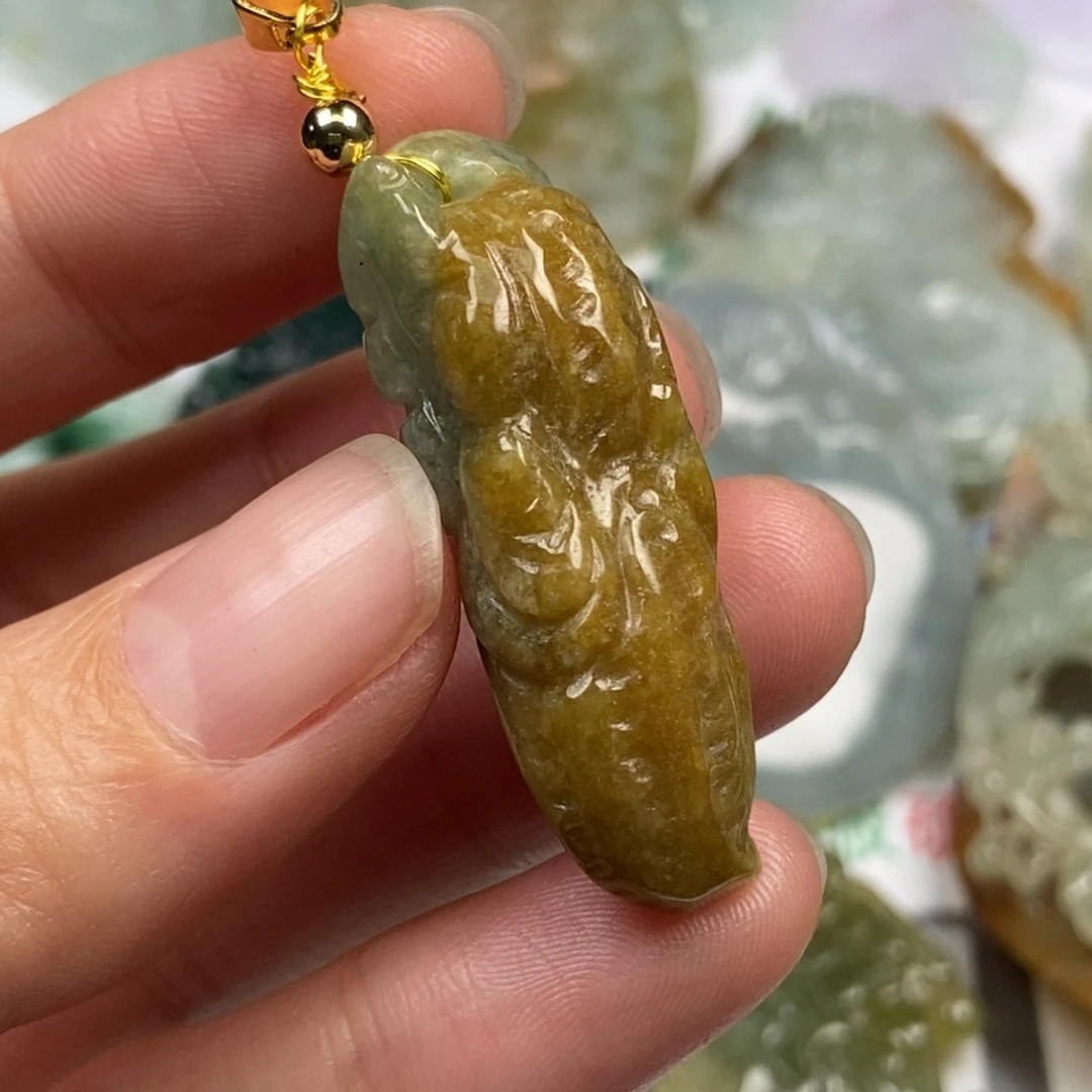 梅***姐翡翠未镶嵌颈饰翡翠