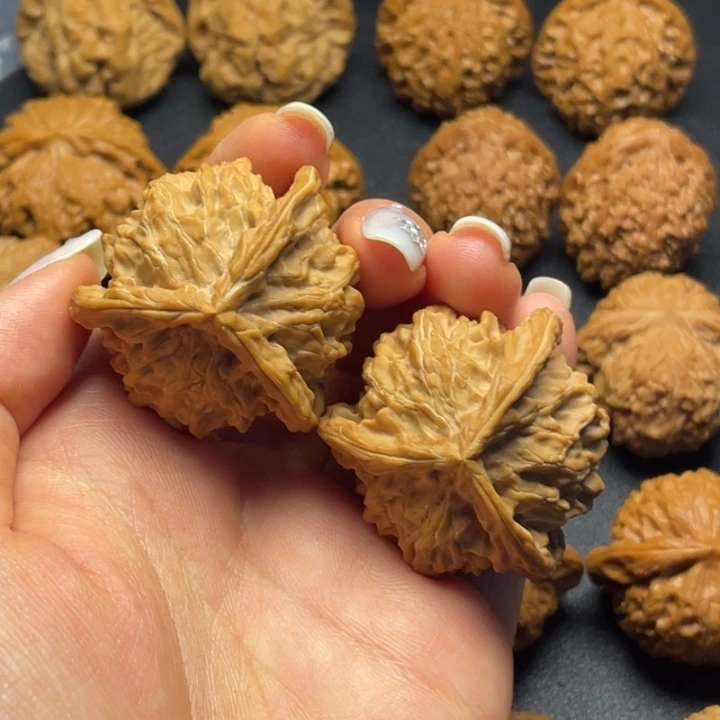 文玩核桃吊坠40-40-40盘山三棱