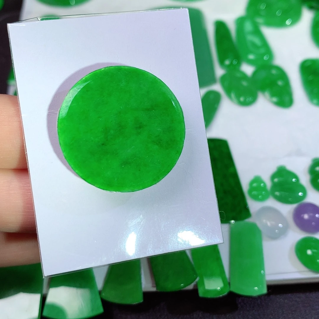 翡翠颈饰18K金镶嵌天然翡翠