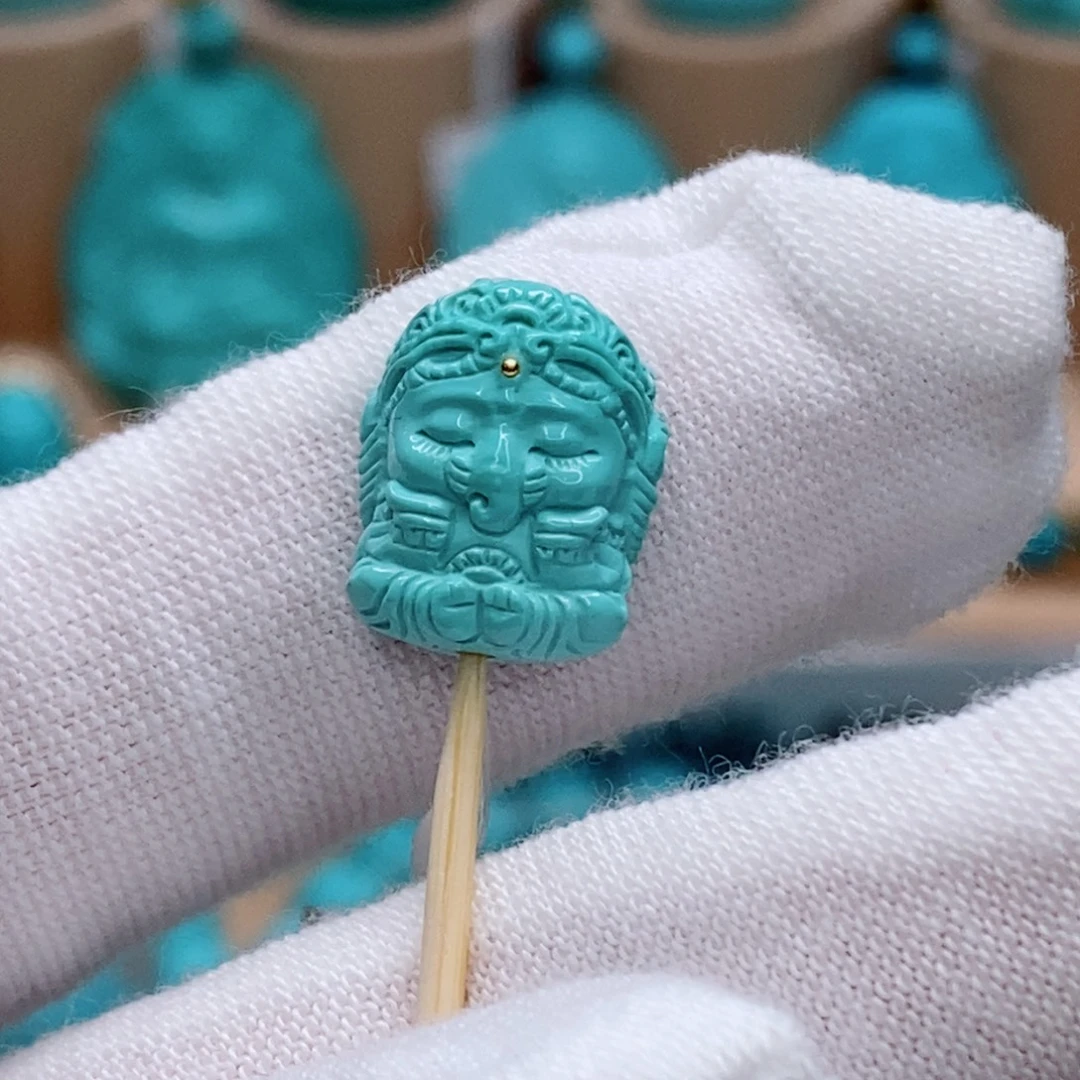 绿松石未镶嵌珠宝奇石