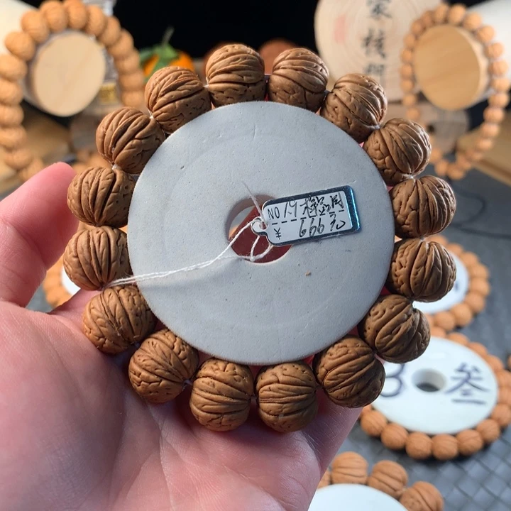 手串桃核老树磨盘（宽脐）