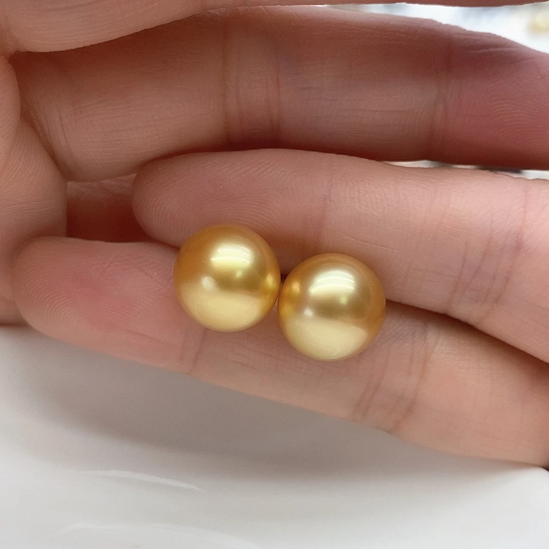 18K金镶嵌海水珍珠耳饰