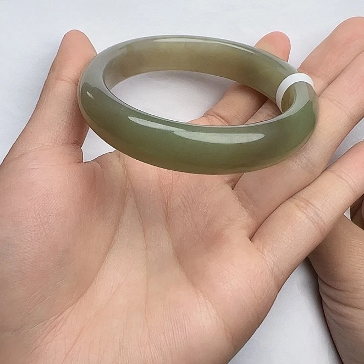 和田玉手镯57加圈口。k k未镶嵌