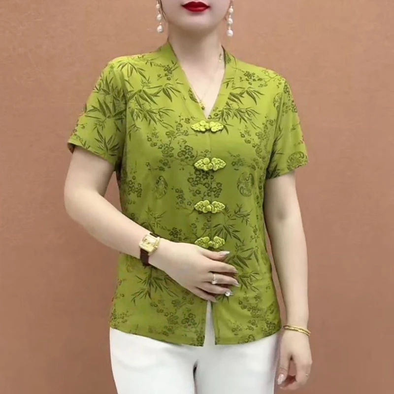 夏季新款妈妈装短袖小衫V领盘扣大码衫显瘦透气舒适T桖洋气减龄