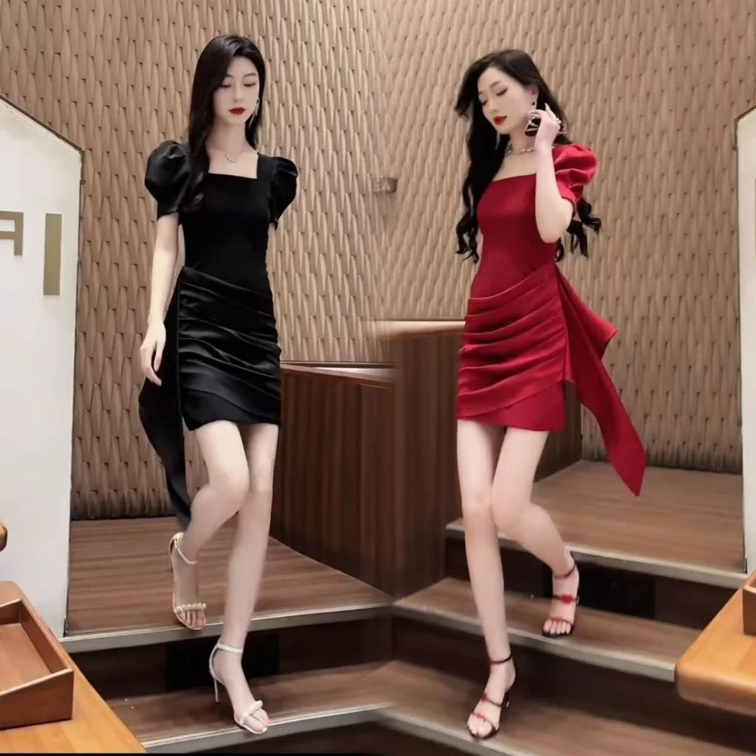 法式轻奢褶皱方领连衣裙女2025夏季新款复古气质修身显瘦包臀短裙