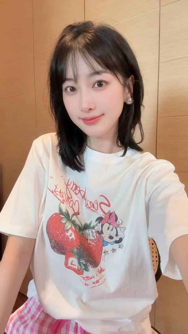 【张静芝】韩国新品~可爱卡通红色大草莓字母印花洋气减龄短袖T恤