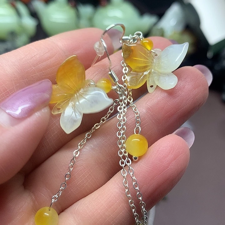 未镶嵌蛇纹石玉耳饰浴**生