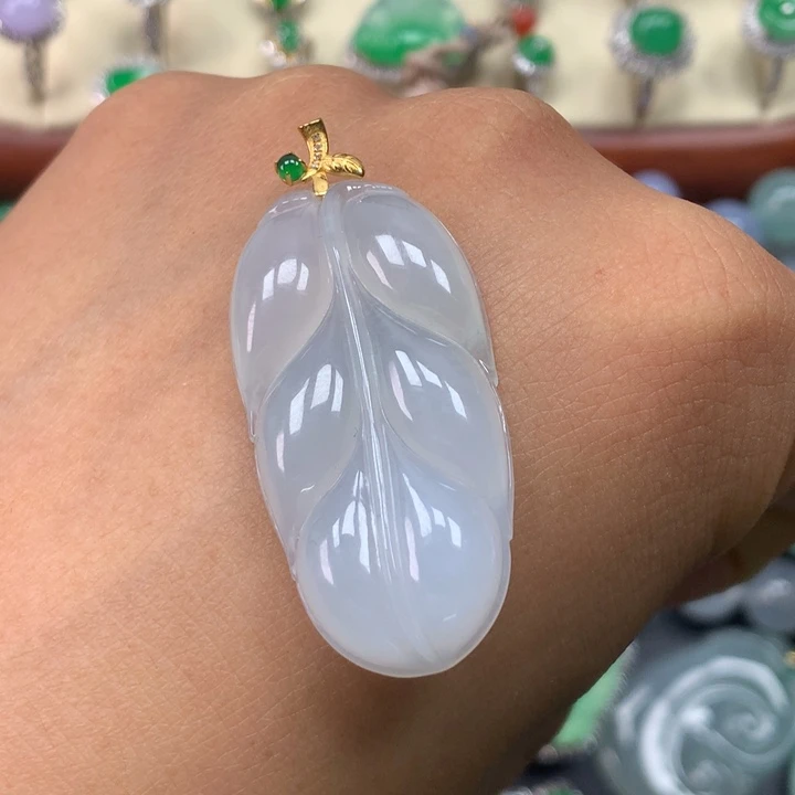 翡翠18K金镶嵌颈饰树叶